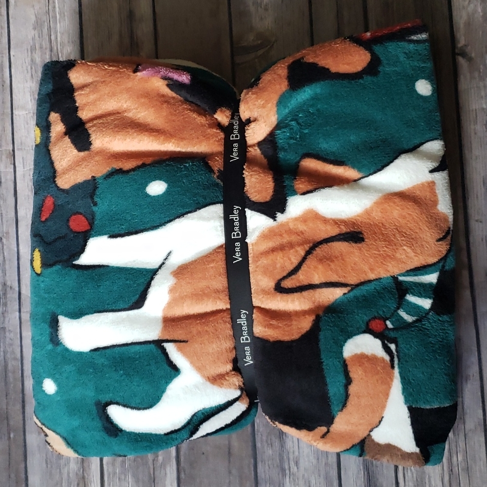 **1 LEFT** Vera Bradley Throw Blanket - Holiday Dogs Green - Picture 3 of 7